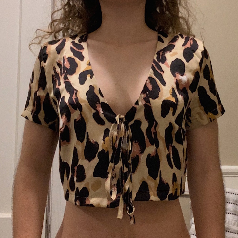 SHEIN Tie Front Cropped Top